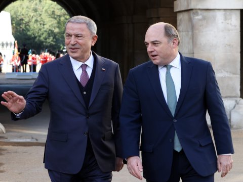 Hulusi Akar britaniyalı həmkarı ilə danışıqlar apardı 