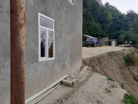 Astarada torpaq sürüşməsi - Təhlükəli vəziyyət