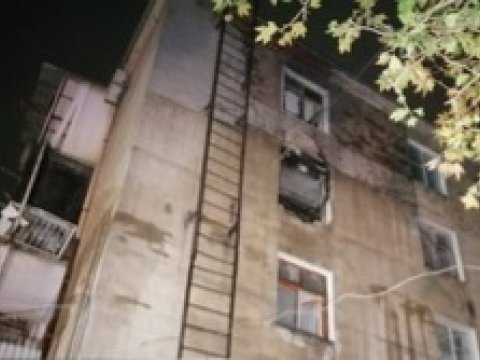 Yaşayış binasındakı yanğın SÖNDÜRÜLÜB