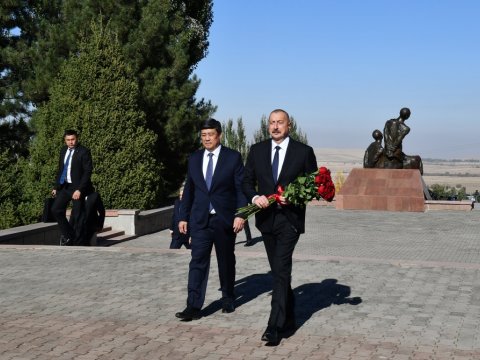 Prezident “Ata-Beyit” kompleksini ziyarət etdi - FOTOLAR