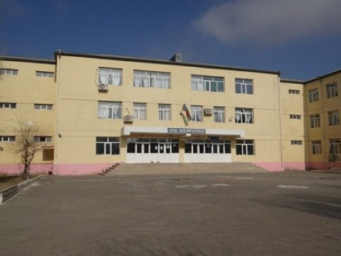 Valideynlərdən pul tələb edən müəllim сəzalandırıldı