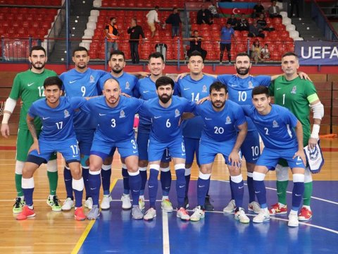 Millimiz səfərdə Yunanıstanı darmadağın etdi 