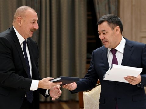 Prezidentə Heydər Əliyevlə bağlı fotoalbom təqdim olundu - FOTO