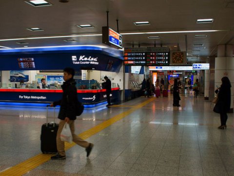 Daha bir ölkə koronavirus qadağalarını ləğv etdi