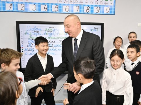 Prezident məktəblilərə atasının şəhadətnaməsini nümunə göstərdi