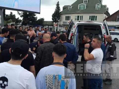 Avtobus yük maşını ilə toqquşdu - Yaralılar var