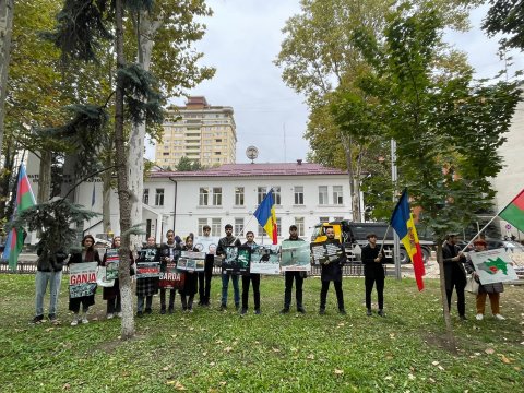 Azərbaycan icması Kişinyovda piket keçirib