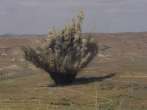 Erməni həbçiləri minaya düşdü - Ölən var