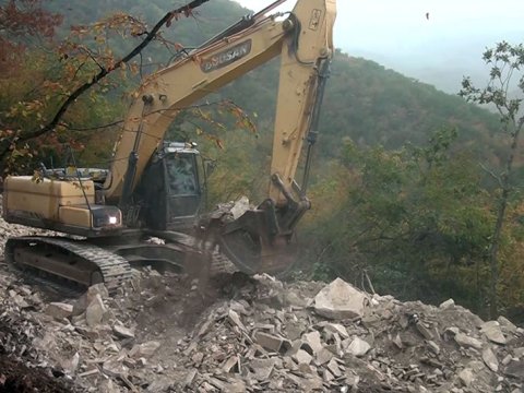 Azad edilmiş ərazilərdə yeni təminat yolları çəkilir - VİDEO