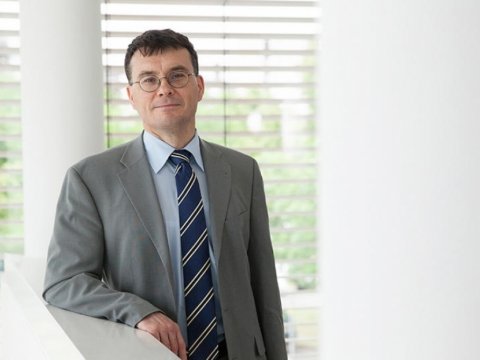 Alman alim Makrona məktub yazaraq etirazını bildirdi