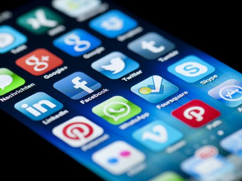 Sosial şəbəkələrə “əl gəzdirmək” zamanıdır...