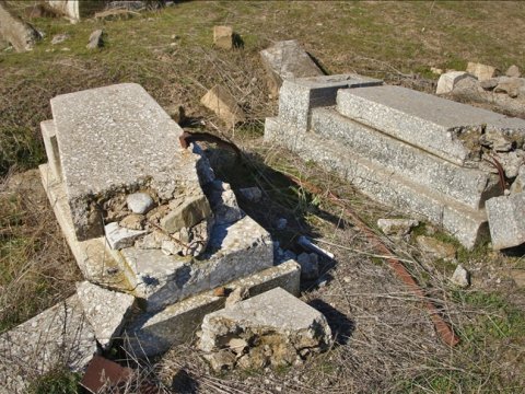 “Məzarların dağıdıldığı yer Zəngəzura bənzəyir”- AÇIQLAMA