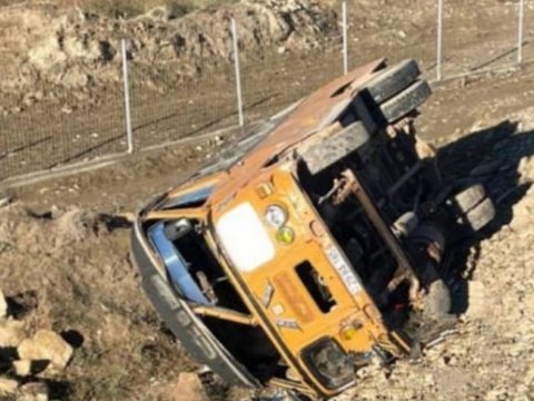 Siyəzəndə avtobus aşdı - 10 nəfər yaralandı