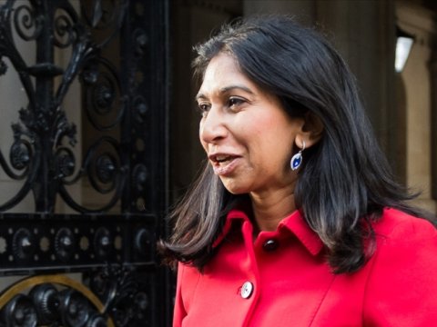 Britaniyanın daxili işlər naziri istefa verdi