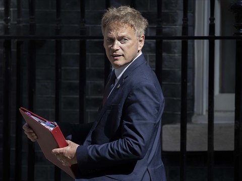 İstefa verən nazirin yerinə Consonun kadrı GƏTİRİLDİ