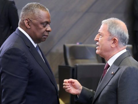 Hulusi Akar amerikalı həmkarı ilə danışıqlar apardı 