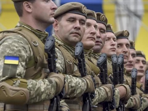 Almaniya minlərlə ukraynalını döyüşə HAZIRLAYIR