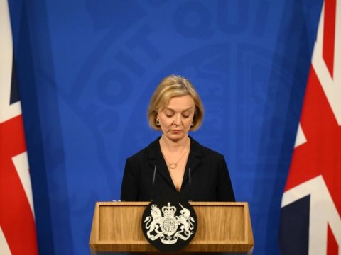 Britaniyanın Baş naziri İSTEFA VERDİ