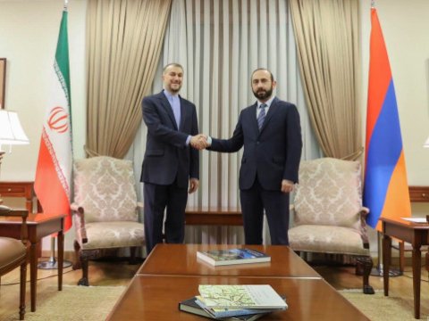 İranın xarici işlər naziri İrəvandadır