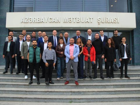 Sosial şəbəkə fəalları Mətbuat Şurasında - FOTOLAR