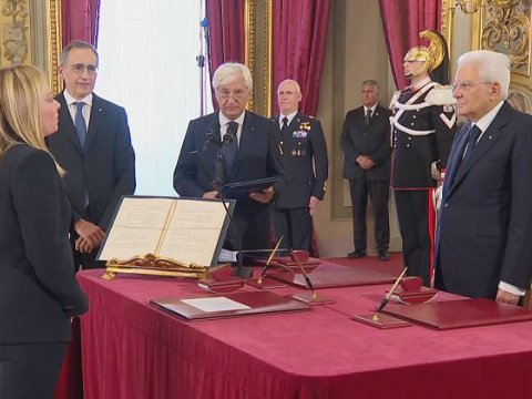İtaliyanın ilk qadın baş naziri and içdi