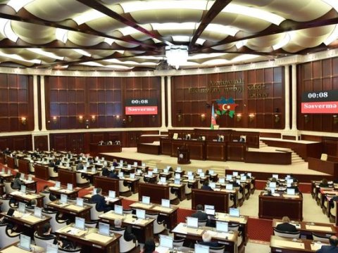 “Elə adam var ki, 5 partiyanın üzvüdür” - Deputat