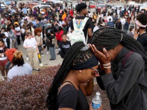 ABŞ-da məktəbdə atışma - Ölənlər var