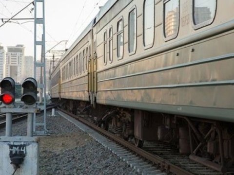 Bakıda qadın qatarın altında qalıb öldü