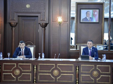 Baş bankir deputatların suallarını cavablandırdı