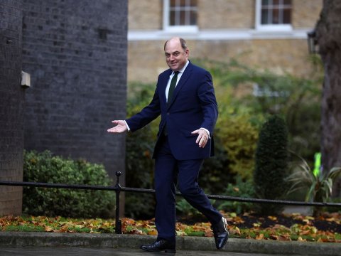 Müdafiə naziri dəyişmədi - Consonun kadrı vəzifədə qaldı