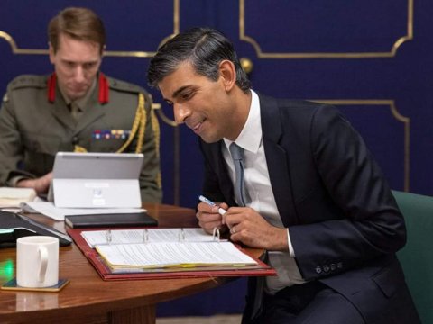 Zelenski Rişi Sunakı Ukraynaya dəvət etdi