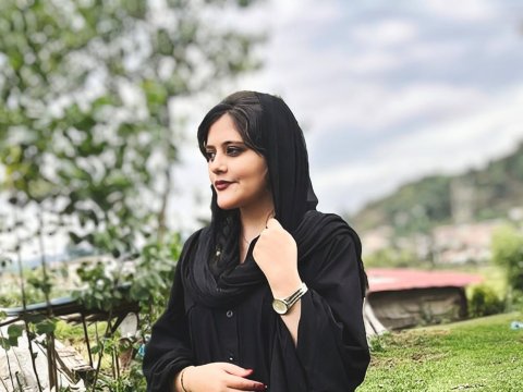 Məhsa Əminin ailəsi ev dustağı oldu