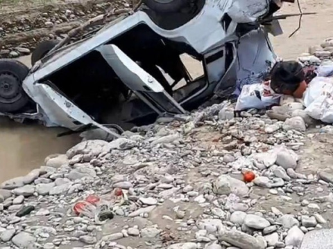 Maşını aşıran sürücü ÖLDÜ - Sərnişinləri yaralandı