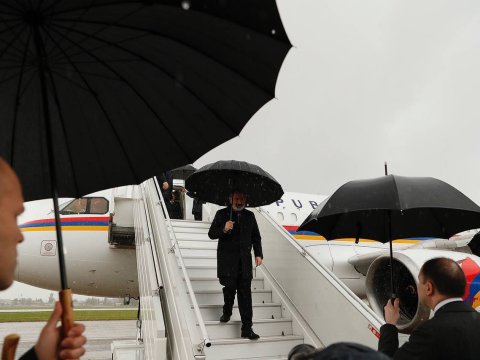 Paşinyan Əliyev və Putinlə görüşə yollandı