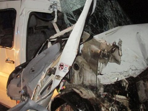 Fəhlələri daşıyan mikroavtobus qəzaya düşdü - Yaralılar var