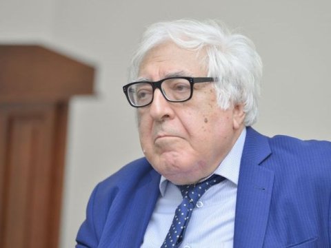 Anar Çingizi jurnalisti təhqir etdiyi üçün QINADI