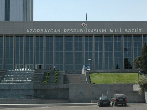 Məmurlar parlamentdə iqtisadi böhranın təsirlərindən DANIŞDILAR