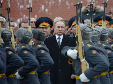 Putin fərman imzaladı - Ukraynada döyüşənlərə pul veriləcək