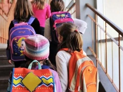 Məktəblilərin çantaları çox ağırdır - Deputat