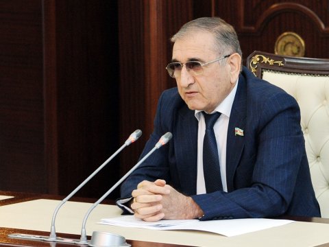 Məmurlar vəzifələrindən sui-istifadə edirlər - Komitə sədri