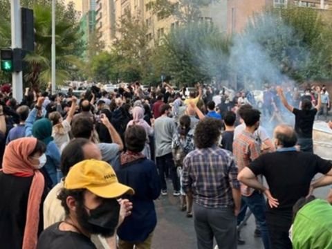 İrandakı etirazlarda daha 16 nəfər ÖLÜB