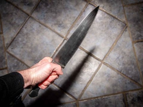 Kafedə BIÇAQLANMA - Saxlanılanlar var