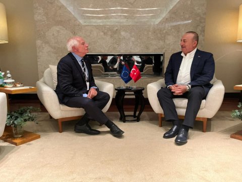 Çavuşoğlu Borellə Ukraynanı müzakirə etdi