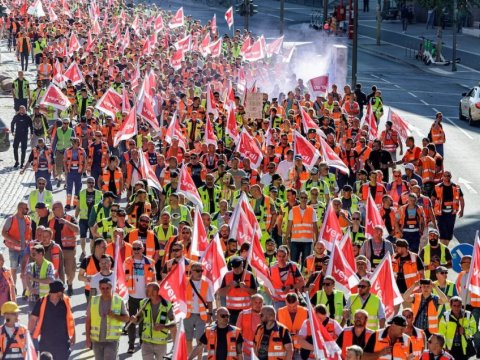 Almaniyada 200 min işçi etiraza qalxdı - Maaşdan narazıdırlar