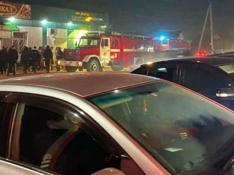 Əsəbiləşib kafeyə qumbara atdı - 4 nəfər yaralandı