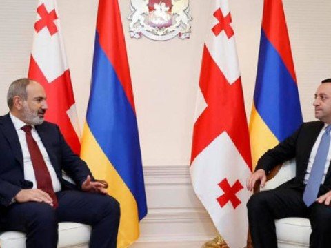 Paşinyan Qaribaşviliyə zəng etdi - Soçi görüşündən danışdılar