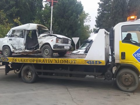 Tovuzda ağır qəza - Ata öldü, oğlu yaralandı