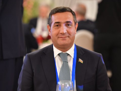 Bayrağımız hər tribunada qürurla dalğalanır