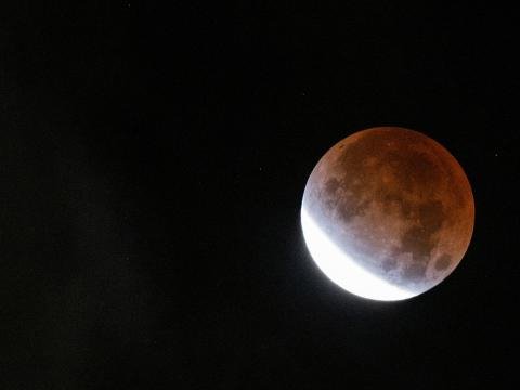 Sabah “Qanlı Ay” görünəcək