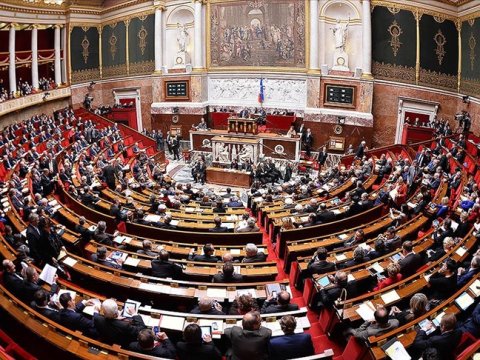 Makron erkən seçkilərə HAZIRLAŞIR